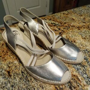 Abeo Sandals Womens 8 Narrow Espadrille Silver Leather Peep Toe Slingback Wedge